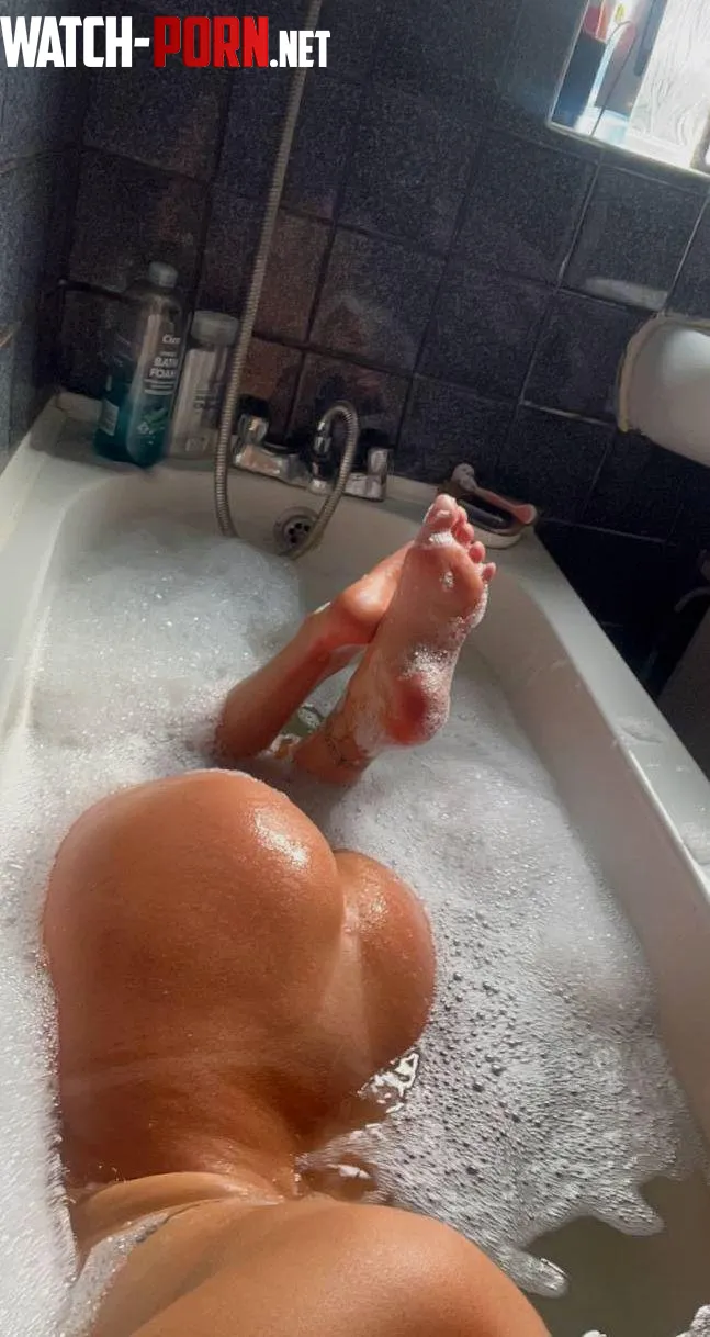 I need you to rub my ass and feet by luxie004