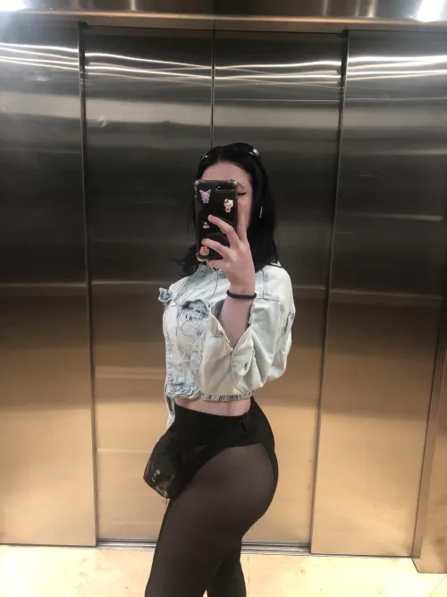 Thumbnail Taidabelle's Leggings Highlight: A MirrorSelfie Sensation