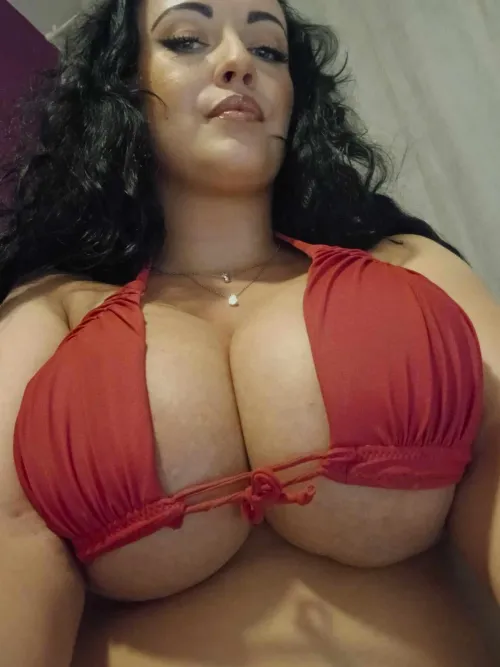Thumbnail Perfect Tits for Pleasure: Dia-Siantess Unveils | brunette Beauty