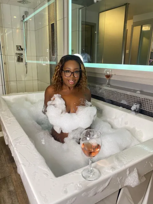 Thumbnail Cleanup Confession: Bigtitsch699's Sensual Story - HotBlackChicks