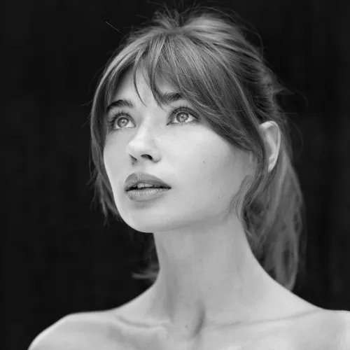 Thumbnail Meet Anastasiia Mitina: A Picture of Elegance by Luke0ne