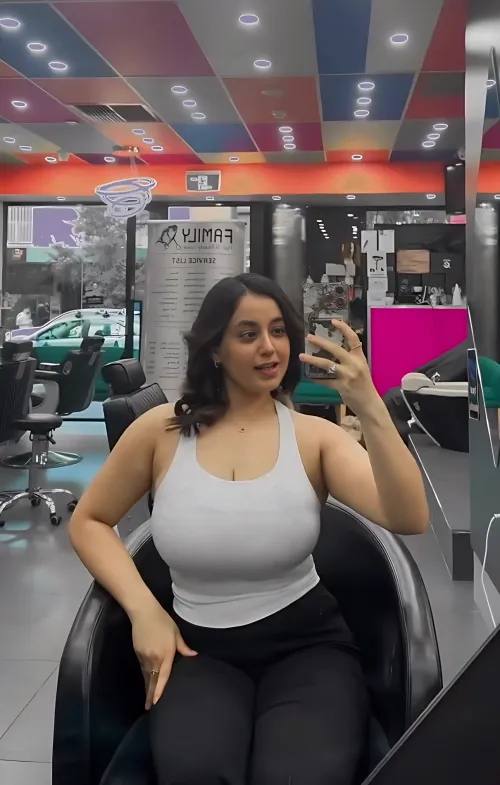 Thumbnail Radiating Beauty in White | bullbob2020