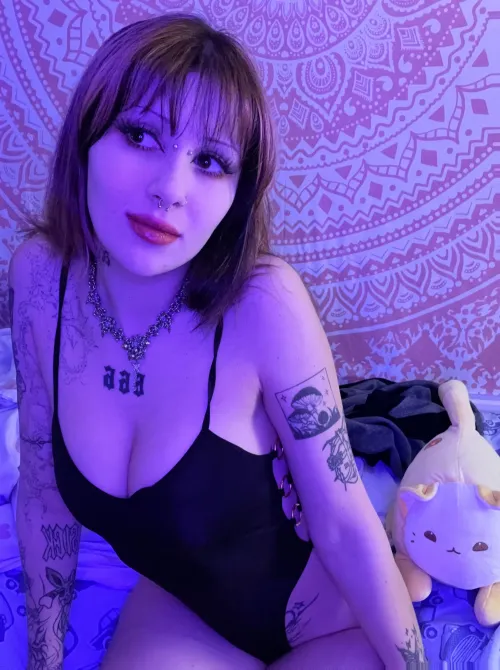 Thumbnail Friends with Benefits or Exclusive? Explore the Question with rosiewayffu | PunkGirls