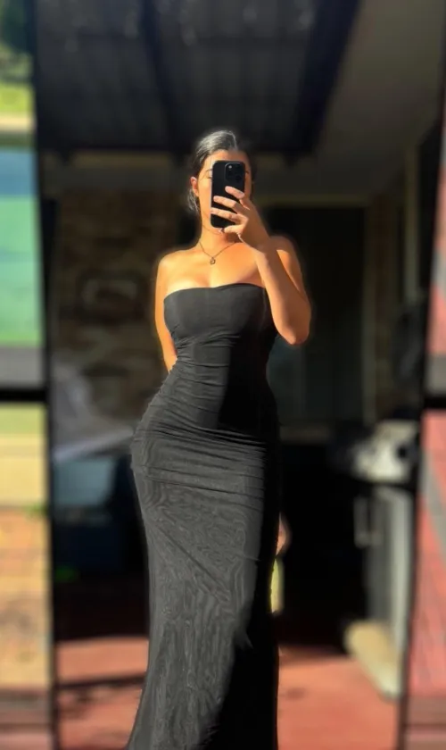 Thumbnail Dress Showoff: Unveiling Beauty with OC