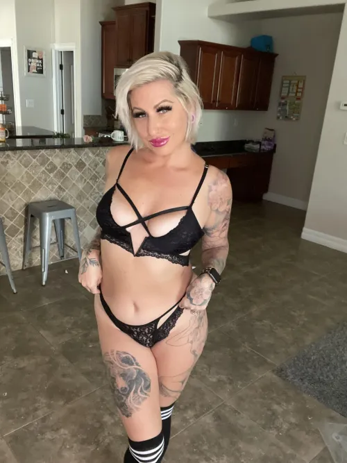 Thumbnail All Yours - Adventures of Atomic_Milf in shorthairchicks