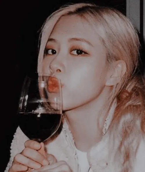 Thumbnail Discovering Blackpink Ros: Insights from East_Helicopter_7049