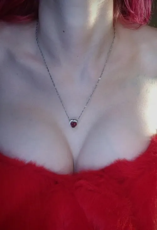 Thumbnail Get Closer to Downblouse Excitement with fetfeetmeow