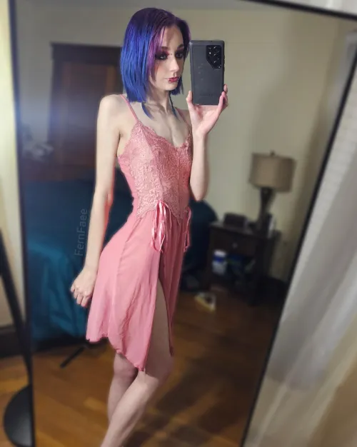 Thumbnail Pretty in Pink: FernFaee's Stylish Look Unveiled