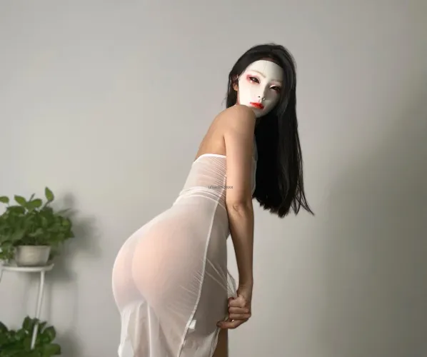 Thumbnail Simply Stunning: First Date Elegance