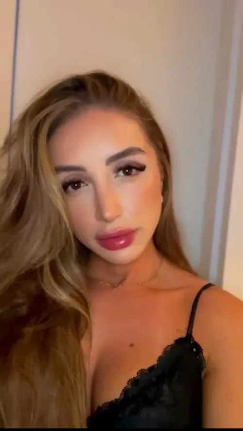Thumbnail Meet the Sensational gabrielassalgueiro on InstagramHotties