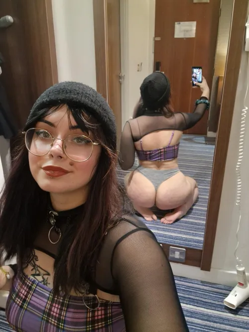 Thumbnail Reveal of a Goth Gem: Pastelxwh0re Shares a Mirror Moment | GothSluts