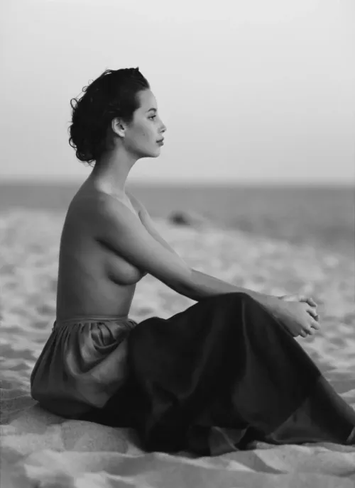 Thumbnail Fashion Exploration: Christy Turlington by Patrick Demarchelier | GarbegeMan