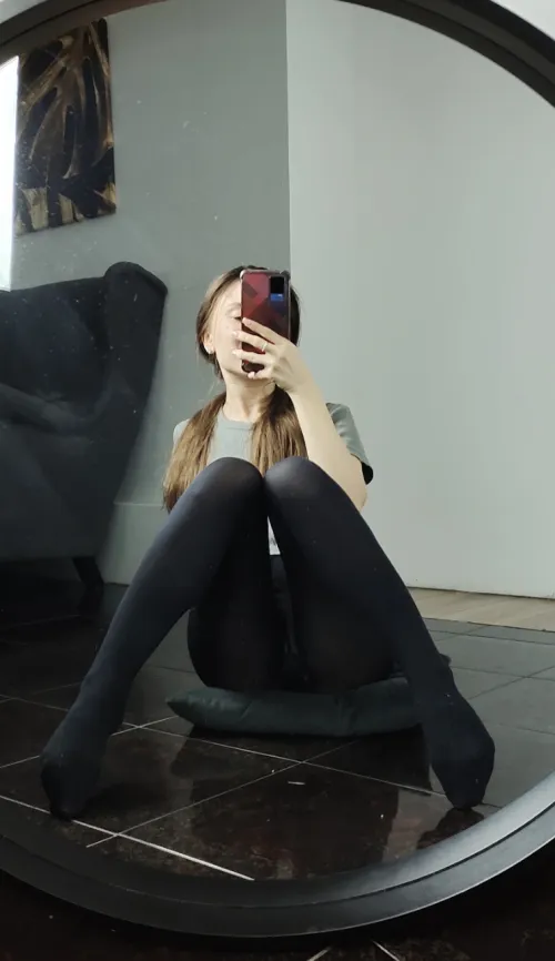 Thumbnail Hot Look in Pantyhose: Dimirinaxxx's Confidence
