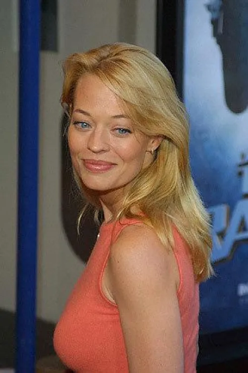 Thumbnail Jeri Ryan: A Captivating Presence | PrettyGirls Category