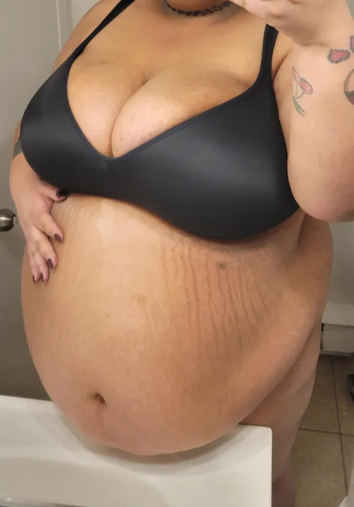 Thumbnail Experience a Stuffed Belly Scene with thiccfatcat