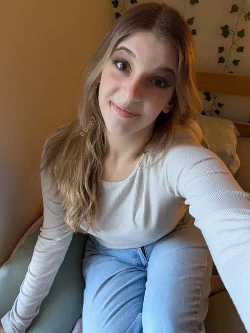 Thumbnail Cute & Sexy Moments in Mom Jeans: Check it Out! | Sexy Girls in Jeans