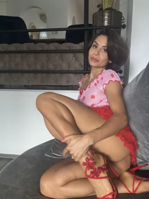Thumbnail Tanned_Peaches' Timeless Flexibility at GILF Age