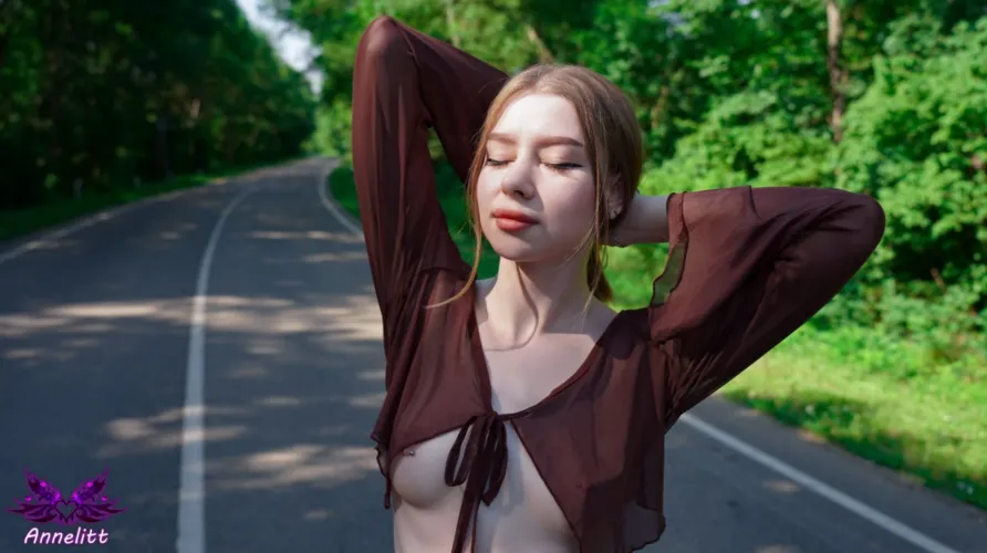 Thumbnail FlashingGirls: Showing the World My Titties - Annelitt_