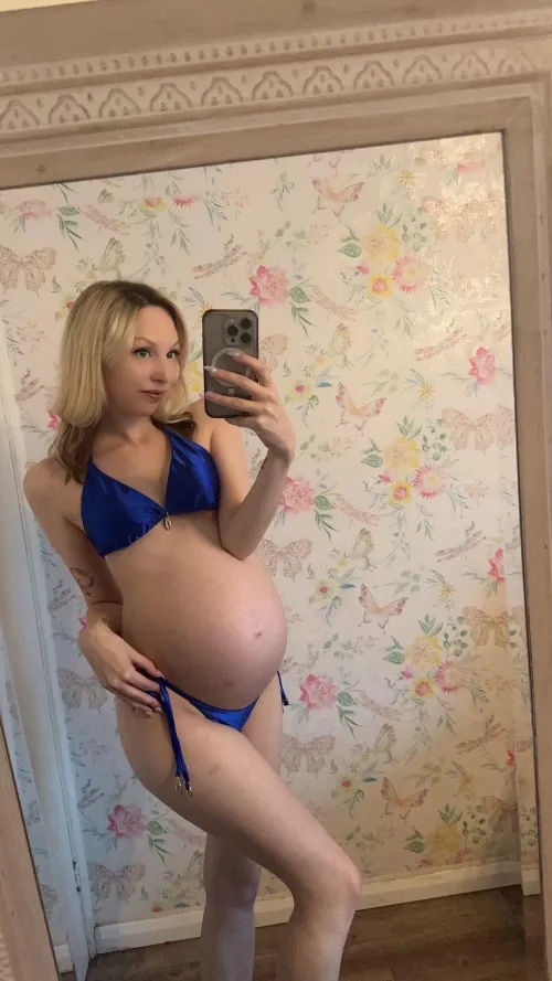Thumbnail mollyminx22x Stuns in New Favorite Bikini: BikiniBodies