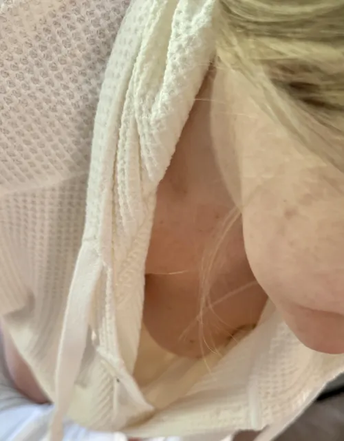 Thumbnail Dive into Downblouse with CougarMarie's Love for Boyfriend Sweatshirts