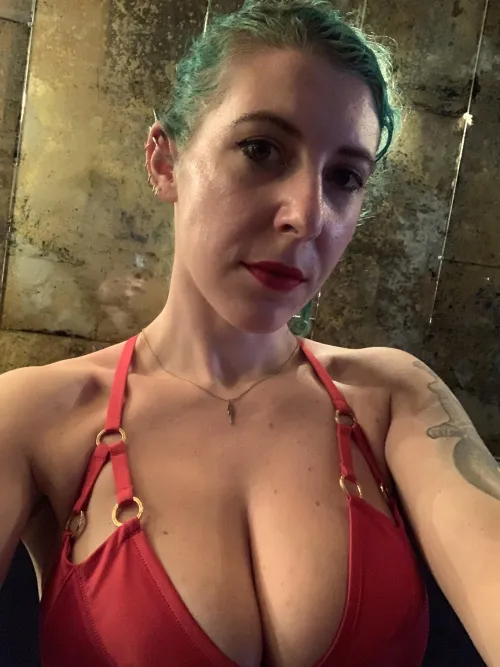 Thumbnail Sultry Elegance: sirenskiss3's 'Busty in Red'