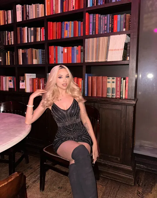 Thumbnail aem787: The Power of a Tight Black Dress