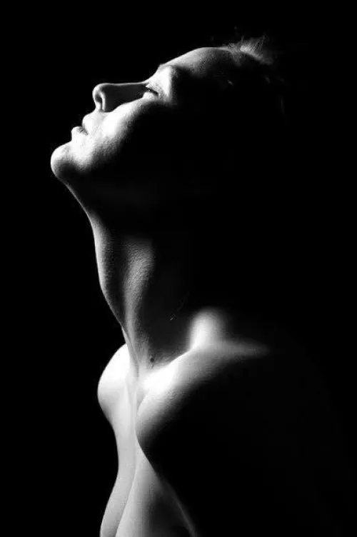 Thumbnail MoonSway91's Captivating Contrast in LaBeauteFeminine World