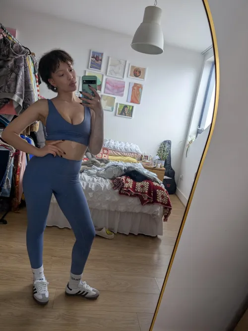 Thumbnail MirrorSelfie Wonders with xx-alien: Seeking the Sexiest Reflection