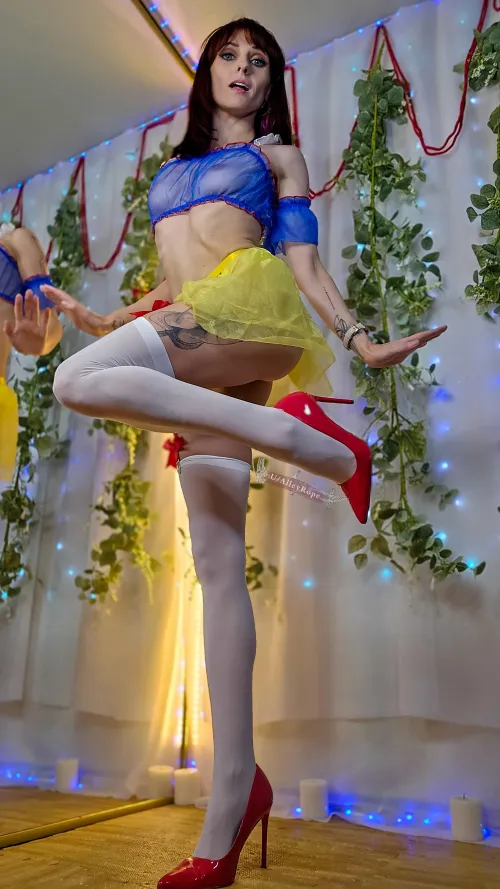 Thumbnail Snow White Playtime by alleyrope in nsfwcosplay Category