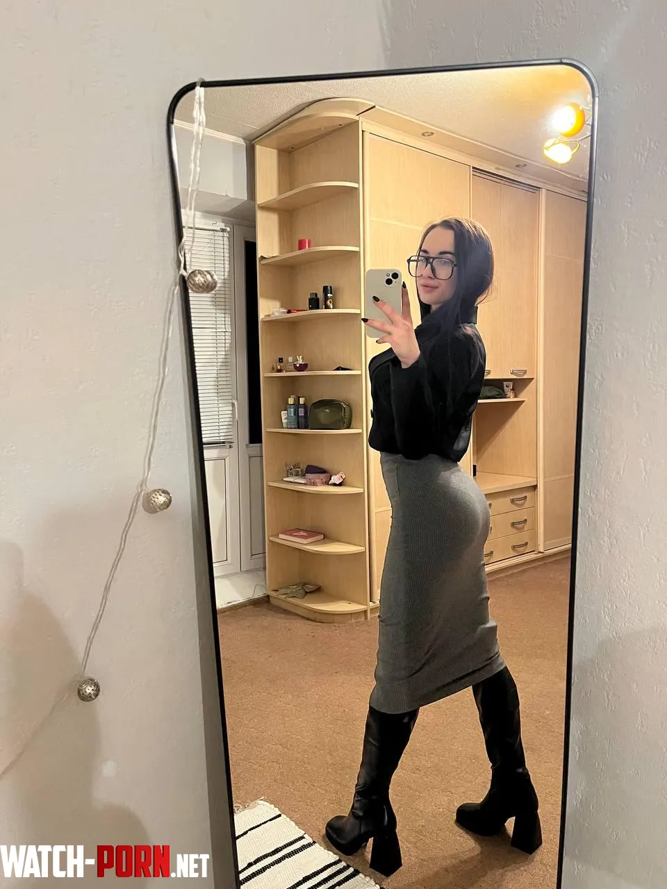 This pencil skirt accentuates my figure by SweetieKittyHeart