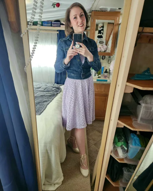 Thumbnail StarCarter_'s Endearing 'Cute and Wholesome' Mirror Selfie