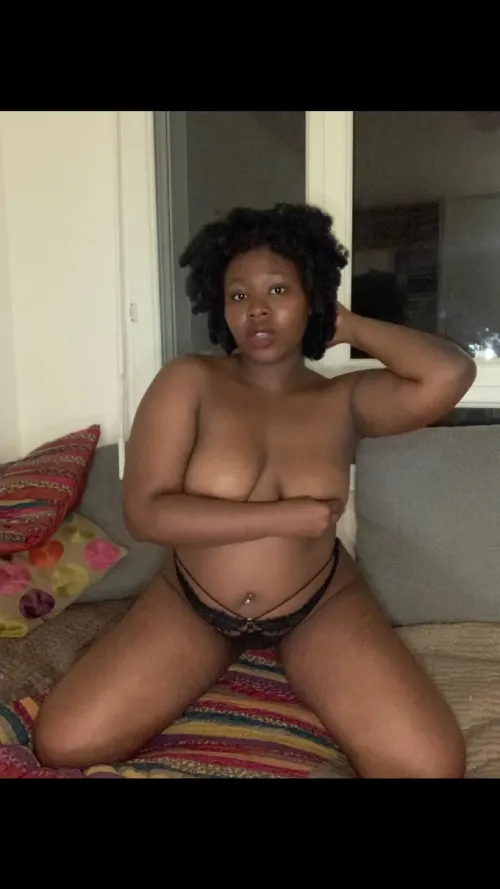 Thumbnail MaelleRuth Intrigues: One Hand Remains - Ebonyamateurs