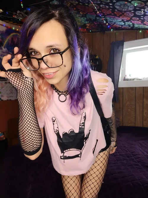 Thumbnail Can U Tell Im A Milf by Savage_Siren - PunkGirls Category