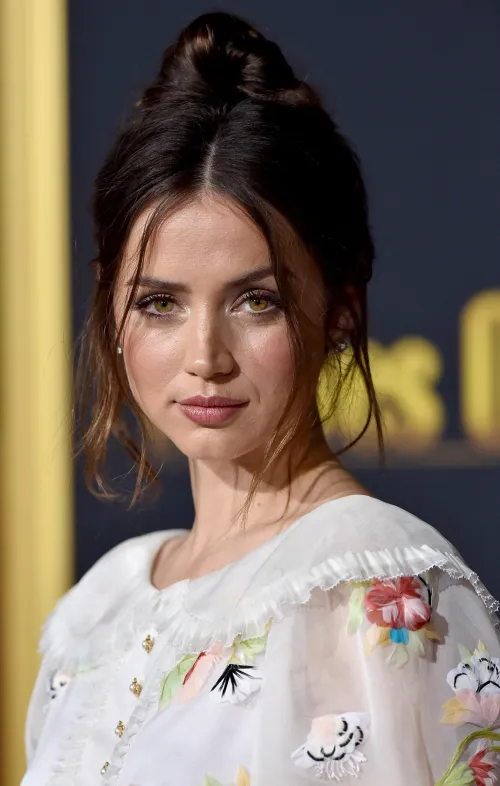 Thumbnail Rom003 Presents: The Stunning Ana de Armas