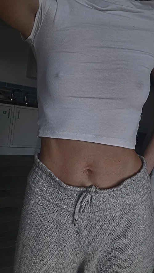 Thumbnail BeverlyRosexx on Braless Confidence: Little Perky Tits Rule in Pokies
