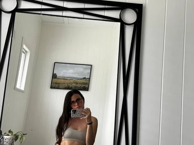 Thumbnail Mirror Selfie Moment: Capturing the Essence | tigeressmonroe