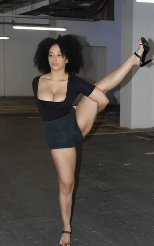 Thumbnail Thick & Flexible: Embracing Strong Thighs by Previous-Regular-966 | ThickThighs Strength