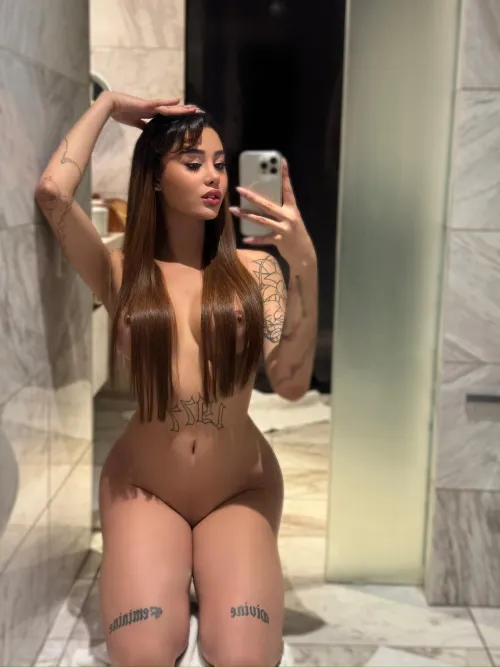 Thumbnail Mirror Selfies: Always a Good Idea - IamArryaDoll