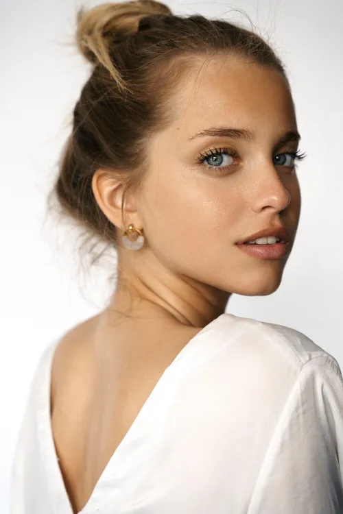 Thumbnail Magui Corceiro's Allure Shown by tumblrvogue in PrettyGirls Category
