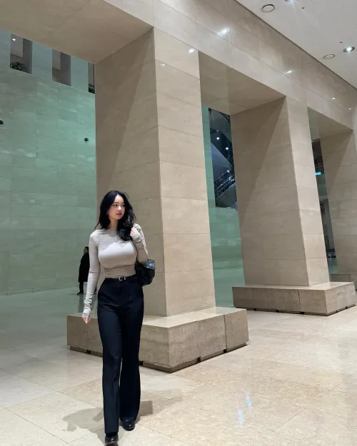 Thumbnail Tight Grey Top Experiences: figurephilosopher Uncovers