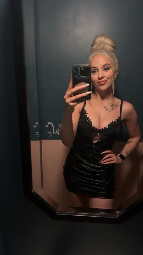 Thumbnail aem787 Shows off Fit in Tantalizing Tight Dress | tightdresses