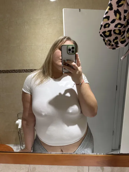Thumbnail Somechick30 Shares a Playful Moment: 'Little Nippy' - Check it Out!