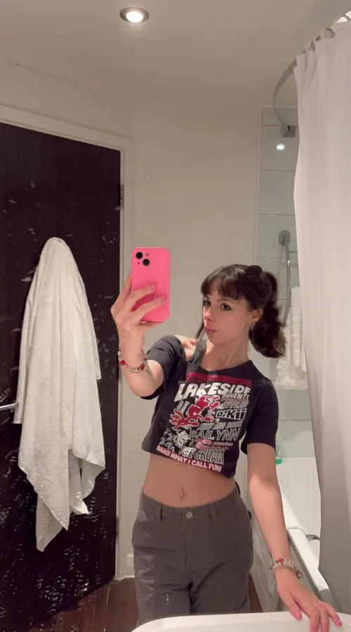 Thumbnail Creative Style: Transforming Attire Into Crop Tops