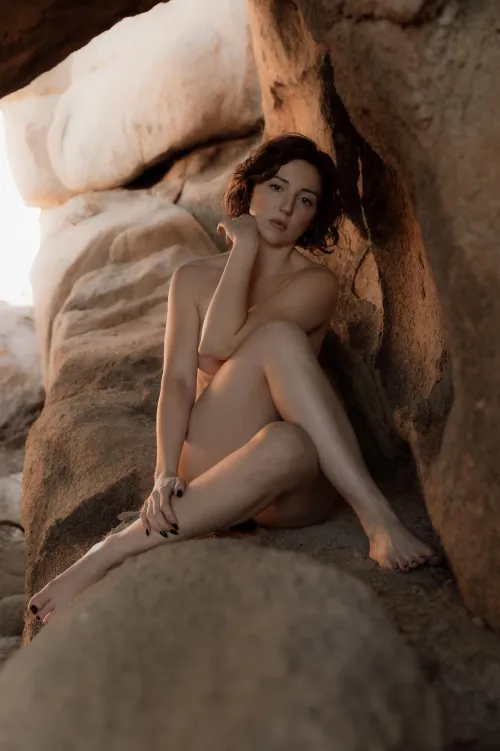 Thumbnail Captivating Photography: Samantha in the Desert