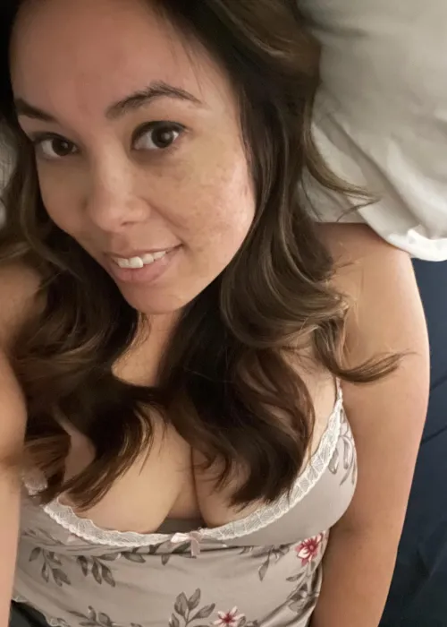 Thumbnail Cuddling All the Way: Cozy Moments with Juiciestpeach69