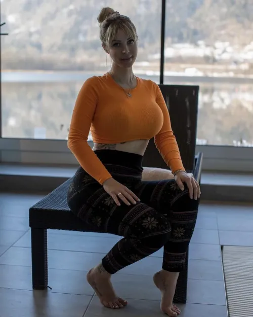 Thumbnail That Orange Top: Exploring Style and Confidence with mrprofessional2525
