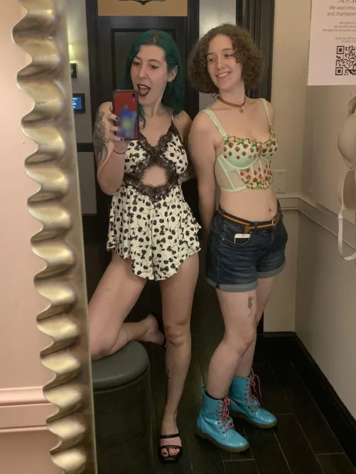 Thumbnail Double the Cuties: Dive into sirenskiss3's World