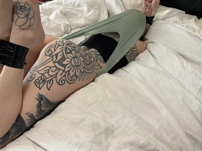 Thumbnail Left in Yearning: A Story of Waiting by TattsnWedgies | PunkGirls