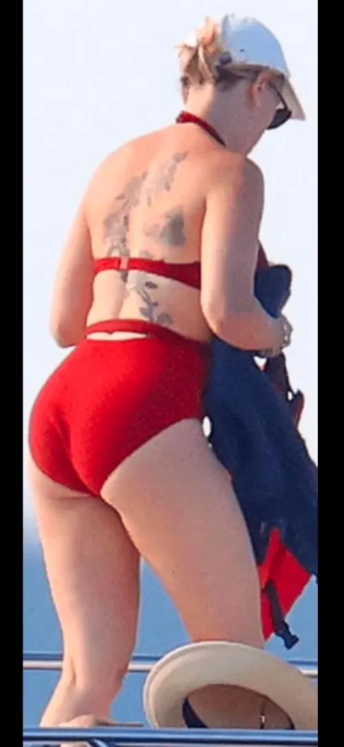 Thumbnail CelebrityButts: Discovering the Allure of Scarlett Johansson by DifficultyDue4909