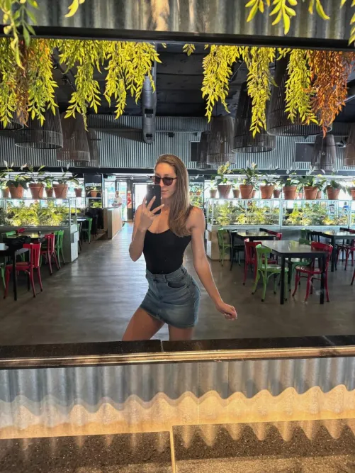 Thumbnail Bold Fashion Choices: Jessicamilleer's Appetite for Style | tightdresses